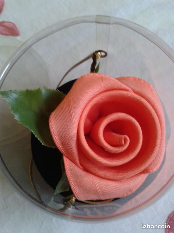 Mouchoir neuf de Cholet en coton Jumel en forme de rose - 1