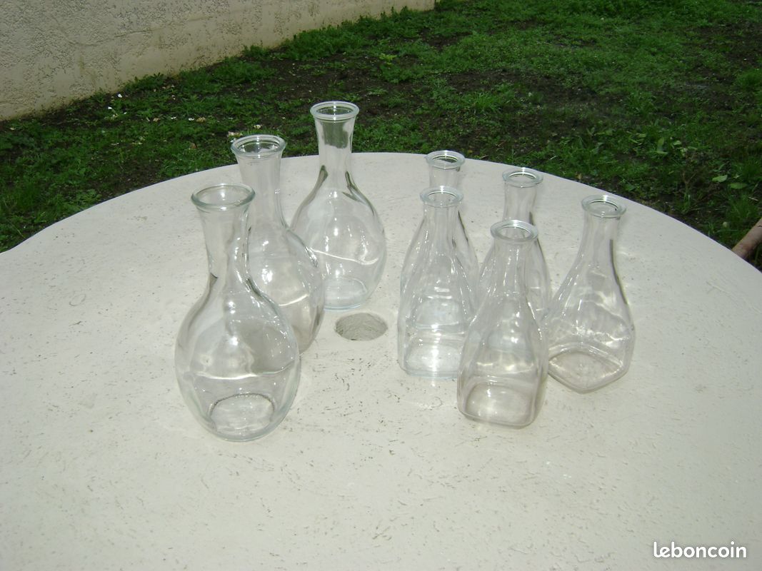 8 carafes en verre neuves - 1