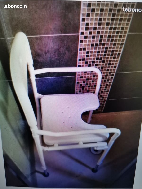 Chaise pliante neuve pour douche - 1