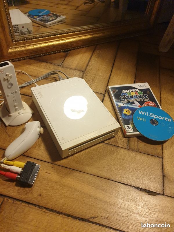 Console Wii avec Super Mario Galaxy et Wii Sports - 1