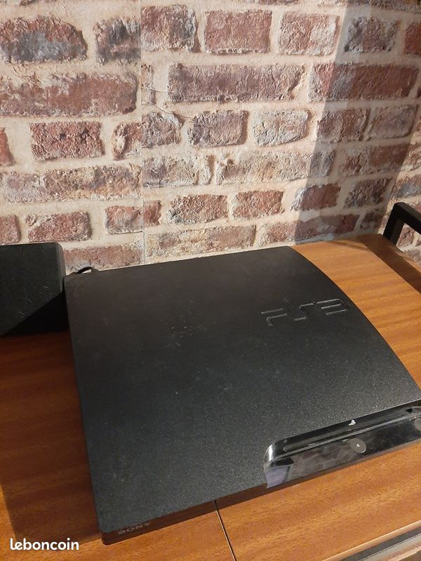 PlayStation 3 Slim - 1