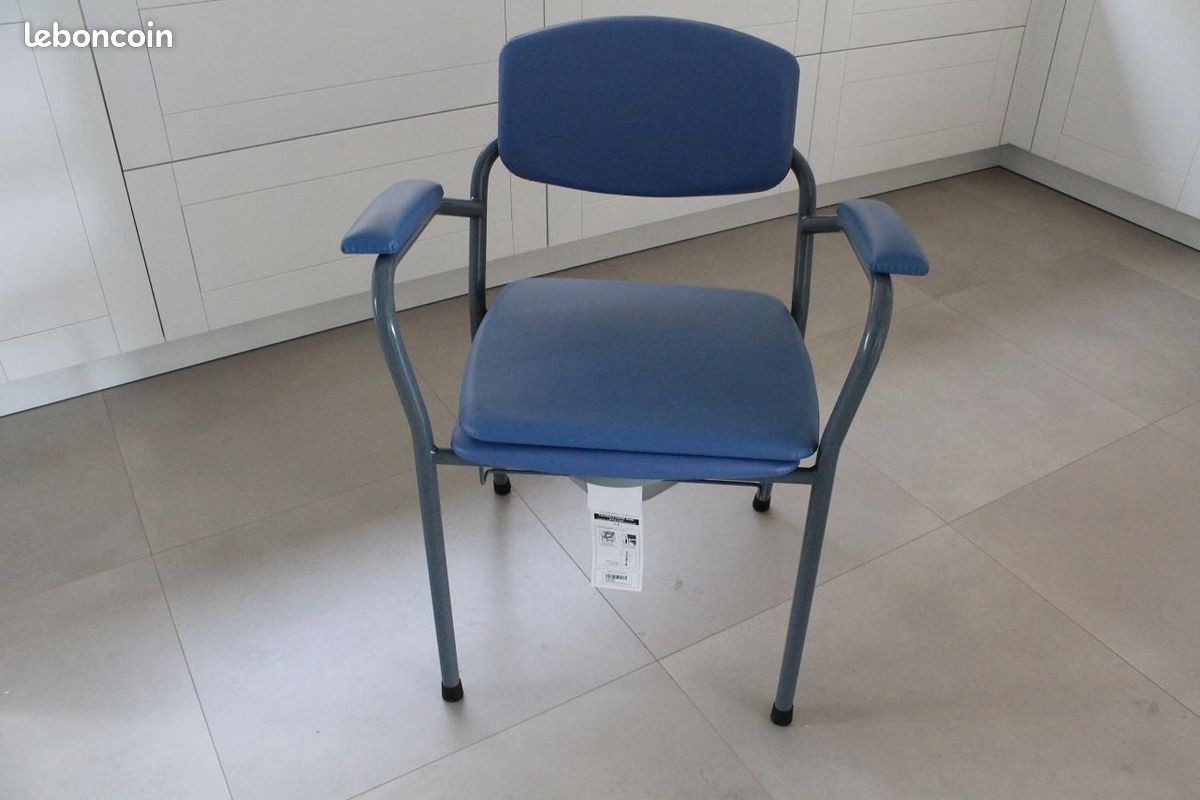 Chaise percée fauteuil garde robe parfait état - 1
