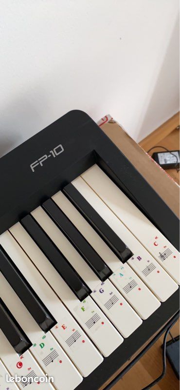 Piano neuf Roland FP-10 + Stickers Piano + cours - 1
