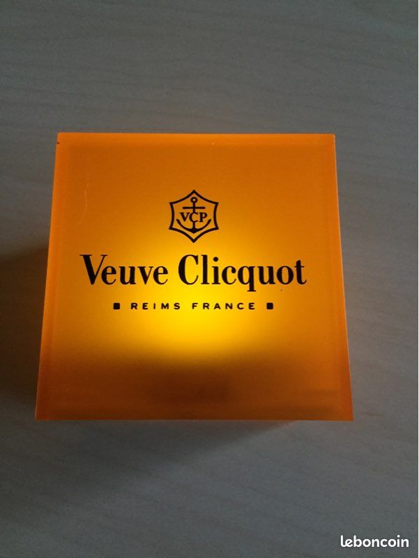 Cube lumineux Veuve Clicquot Ponsardin - 1