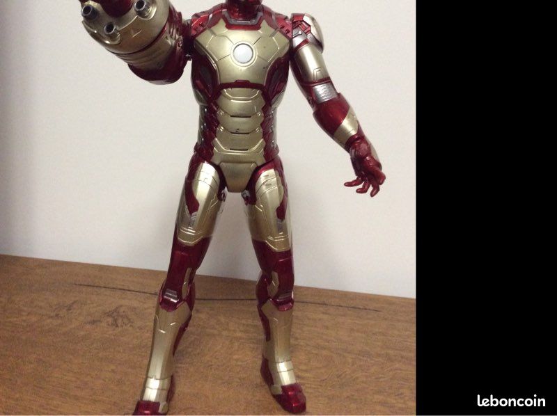 Iron Man figurine éléctrique - 1