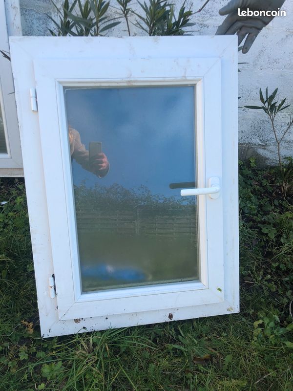 Fenêtre salle de bain pvc blanc dépoli double vitrage - 1