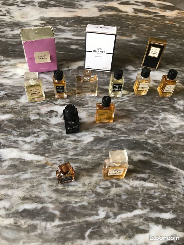 Lot de 13 miniatures de parfum Chanel pour collection - 1