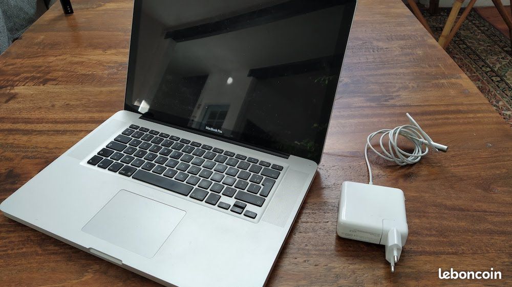Macbook Pro 15,1" HS + chargeur magsafe - 1
