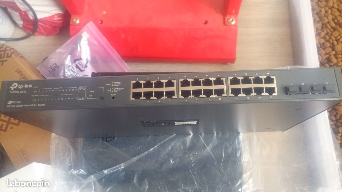T1600g-28ps routeur commutateur - 1