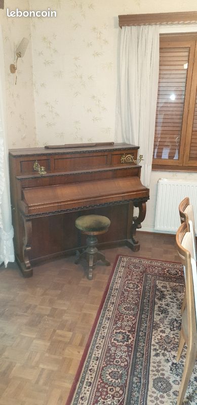 Vend piano plus tabouret - 1