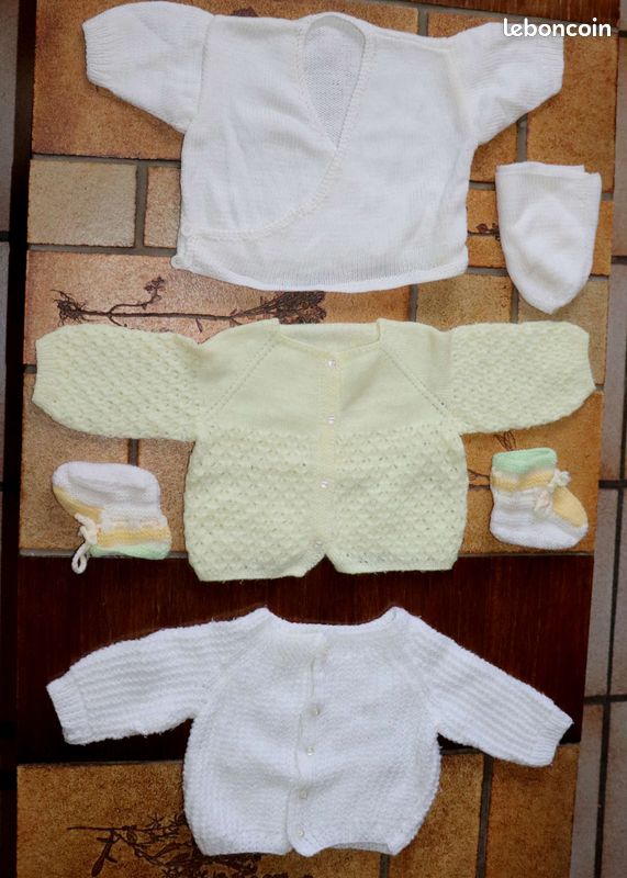 Lot de 5 habits fille ou garçon 3 mois en laine jaune et blanc en très bon état - 1