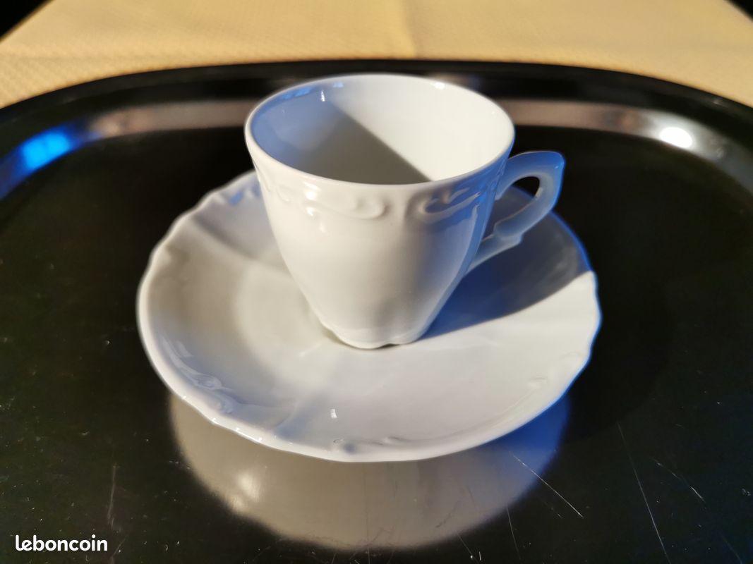 Tasses et sous tasses en porcelaine - 1