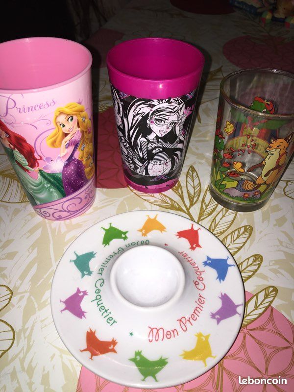 Verres plastique princesse Disney /monster high/coquetier - 1