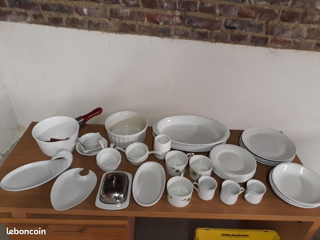 Lot de vaisselle en porcelaine blanche - 1