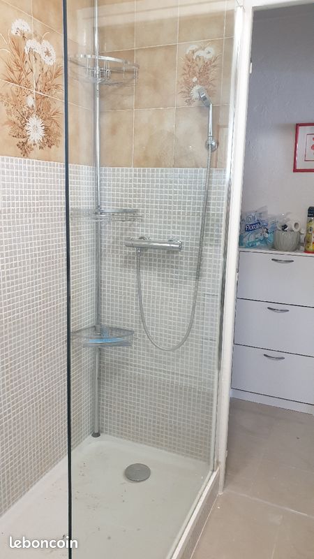 Vendre un paroi de douche à 50 euros largeur 120 cm et 8mm d'épaisseur - 1