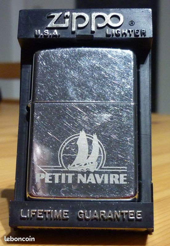 Véritable briquet ZIPPO " PETIT NAVIRE " datant d'Août 1993 - 1