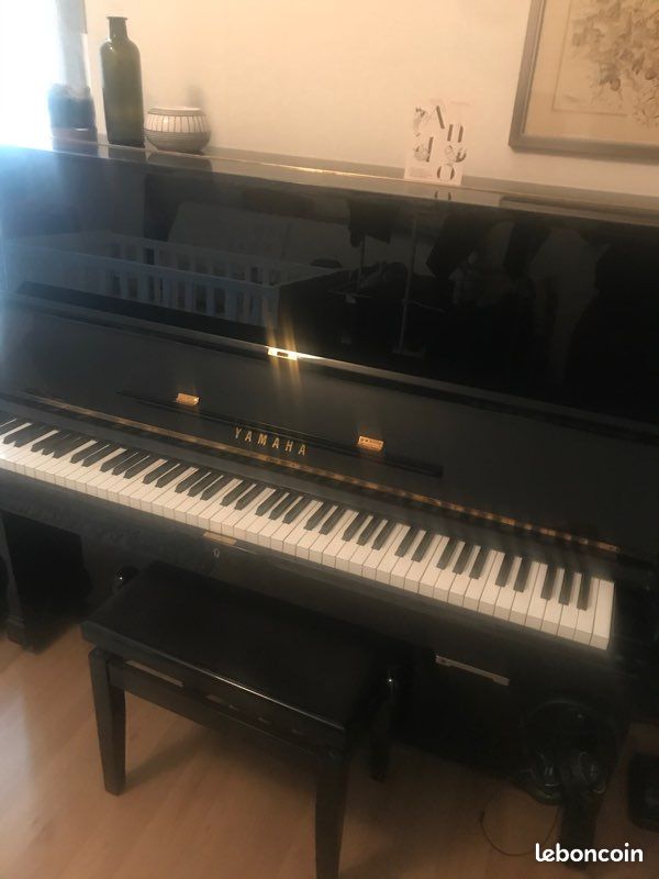 Piano droit Yamaha U2 H - 1