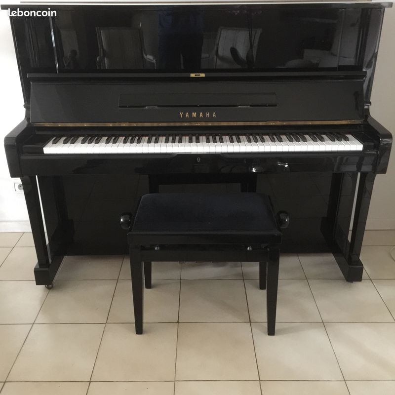 Piano Yamaha YUS1 - 1